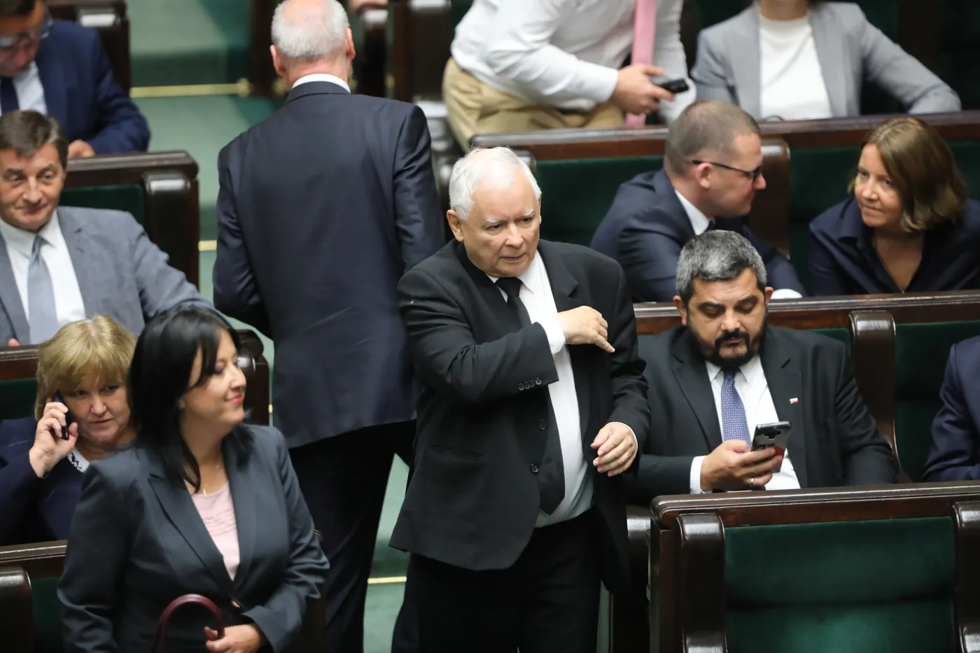 14 posłów PiS zawieszonych w prawach członków partii, w tym minister rolnictwa Ardanowski