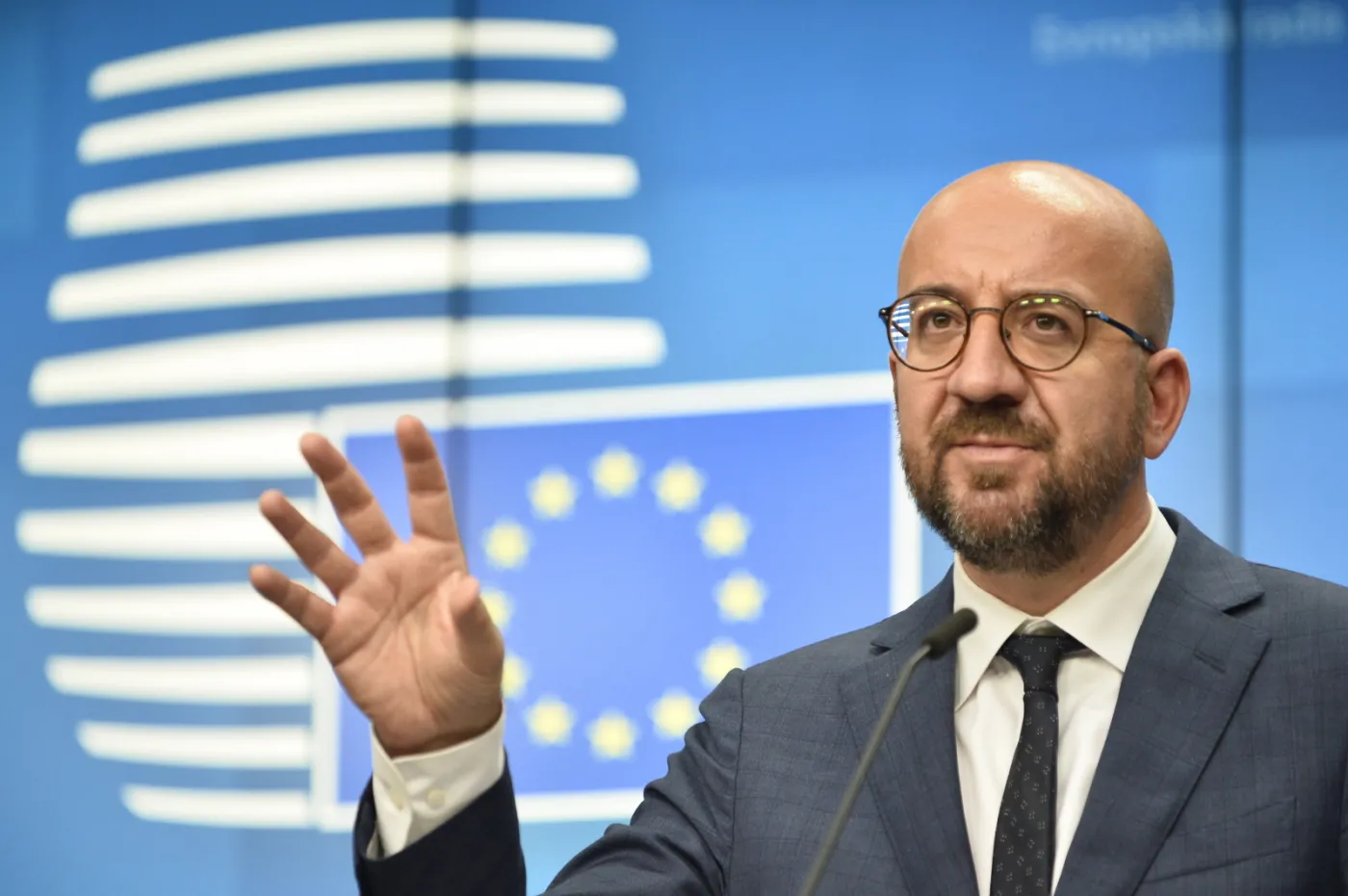 Michel: Epidemia podważyła funkcjonowanie strefy Schengen. KE ma skoordynować oznaczenia stref epidemiologicznych