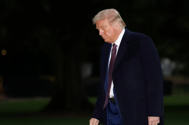 Donald Trump pojawił się przed szpitalem. "Wiele nauczyłem się o Covid-19"