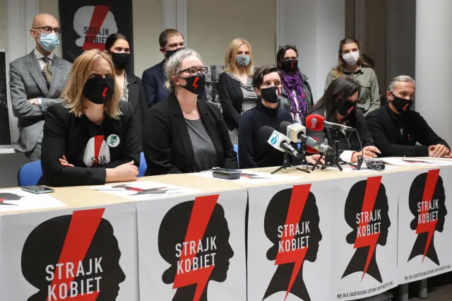 O ile wzrośnie liczba zakażeń po protestach? Naukowcy obliczyli