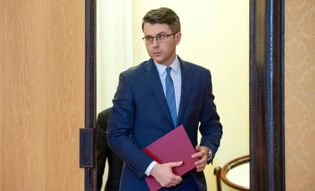 Müller o ustawie covidowej: Jej obecne brzmienie jest efektem pomyłki. Poprawka jest w tej chwili w Senacie