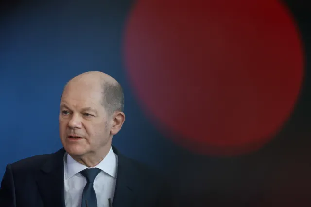 Zełenski rozmawiał z Scholzem. "Rozmowa ze ścianą, nóż wbity w plecy Ukrainy"