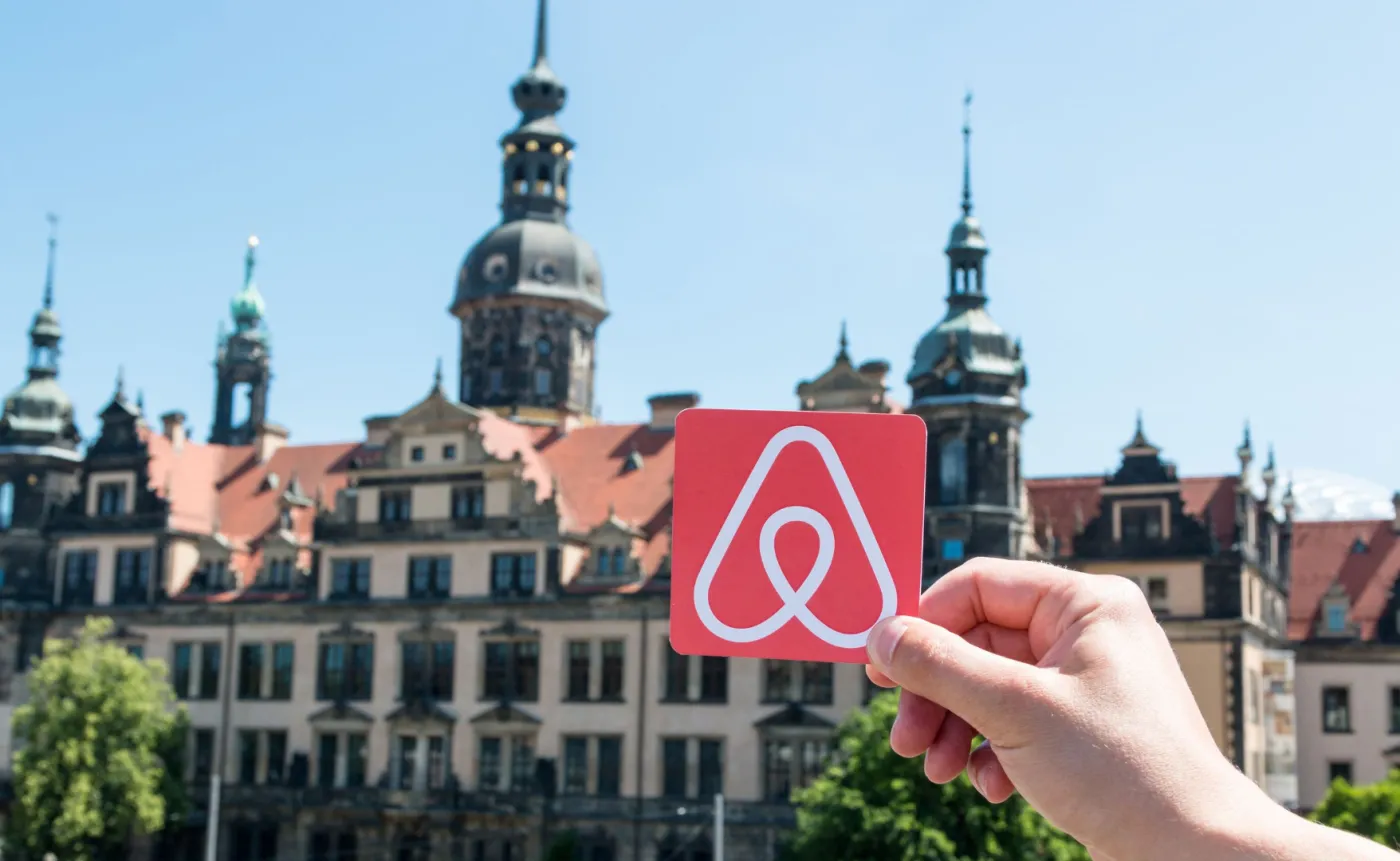 Airbnb zawiesił działalność w Rosji i na Ukrainie