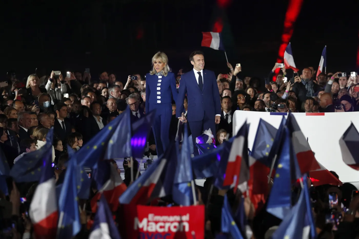 "Możemy liczyć na Francję w ciągu najbliższych pięciu lat". Politycy gratulują Macronowi zwycięstwa