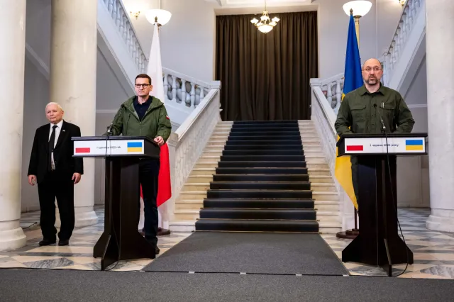 Morawiecki i Kaczyński otrzymali ukraińskie odznaczenia państwowe