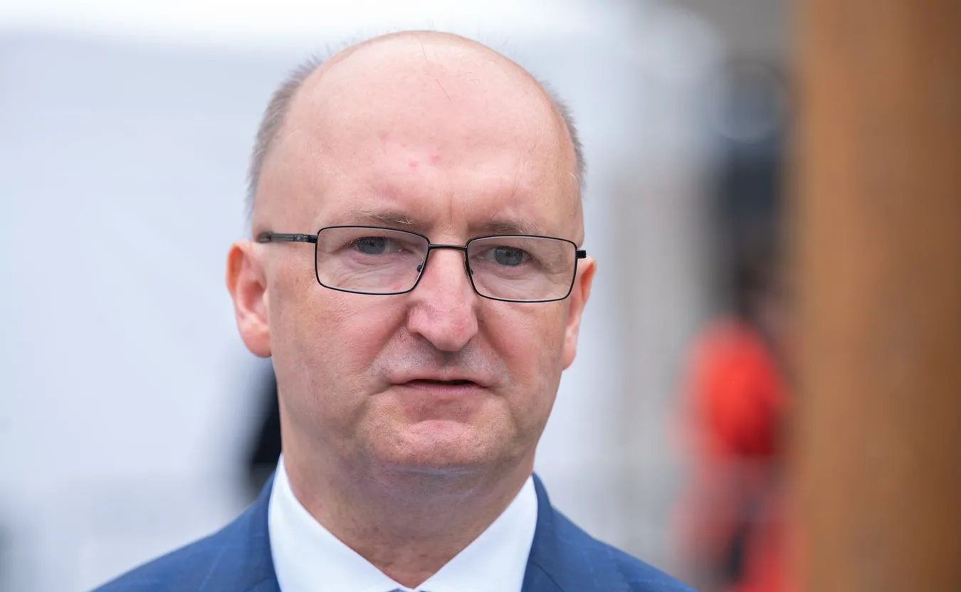 Wiceszef MSZ: Polska pracuje nad koncepcją, która pozwoli na niewydawanie wiz Rosjanom