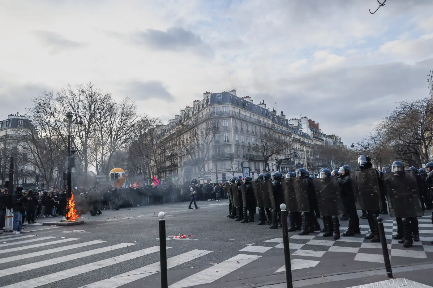 Francja, policja, demonstracje przeciwko projektowi reformy emerytalnej