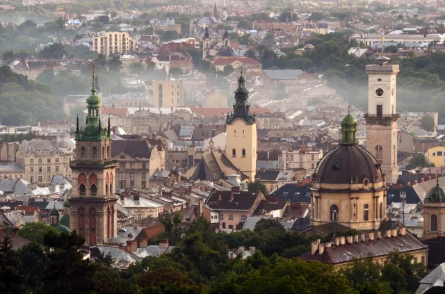 Alarm lotniczy w całej Ukrainie. Ataki rakietowe na Lwów, są zabici