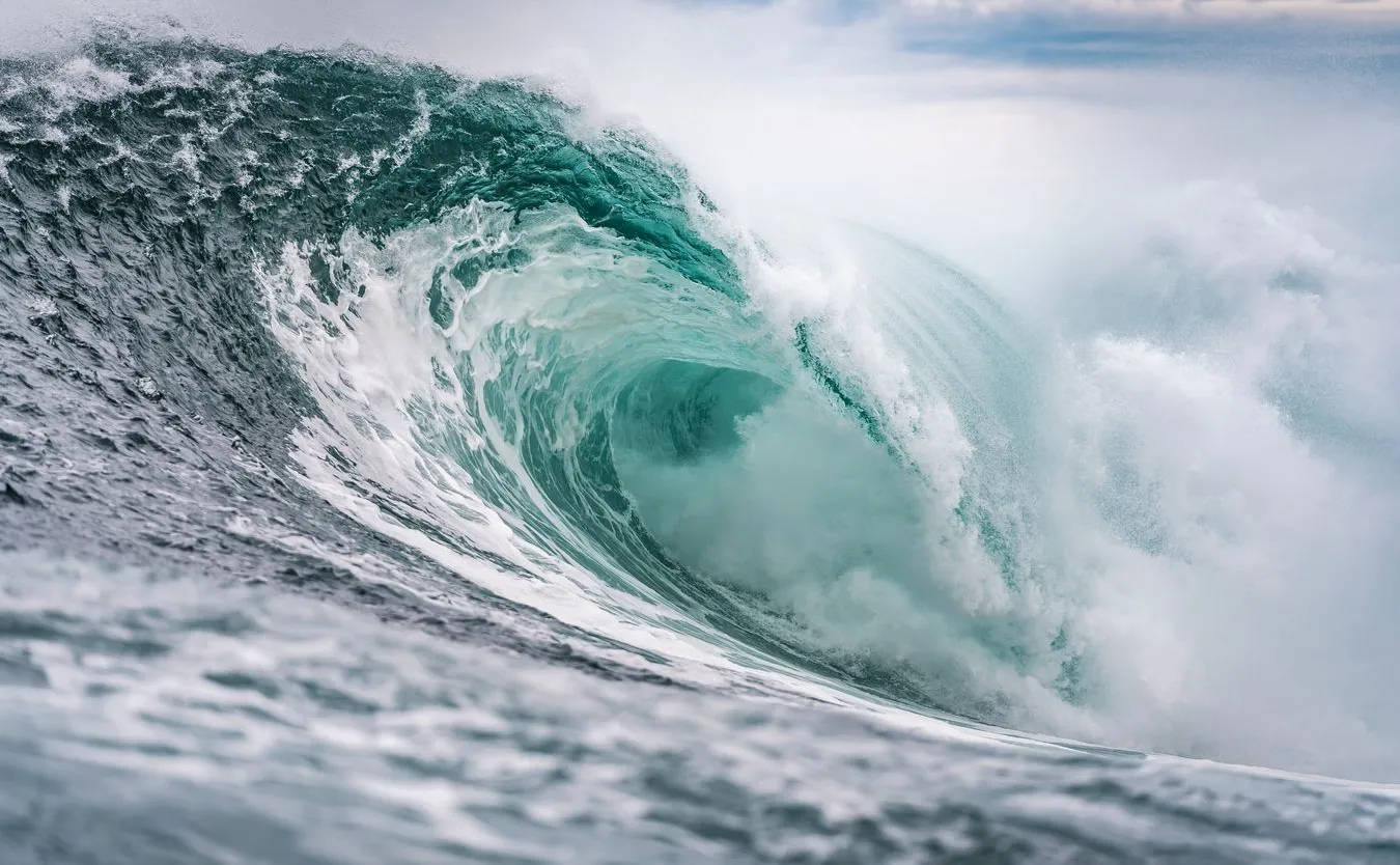 Beautiful,Wave,Crashing,At,Shipstern,Bluff,In,Tasmania,,Australia