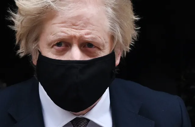 Premier Johnson przyjął szczepionkę firmy AstraZeneca
