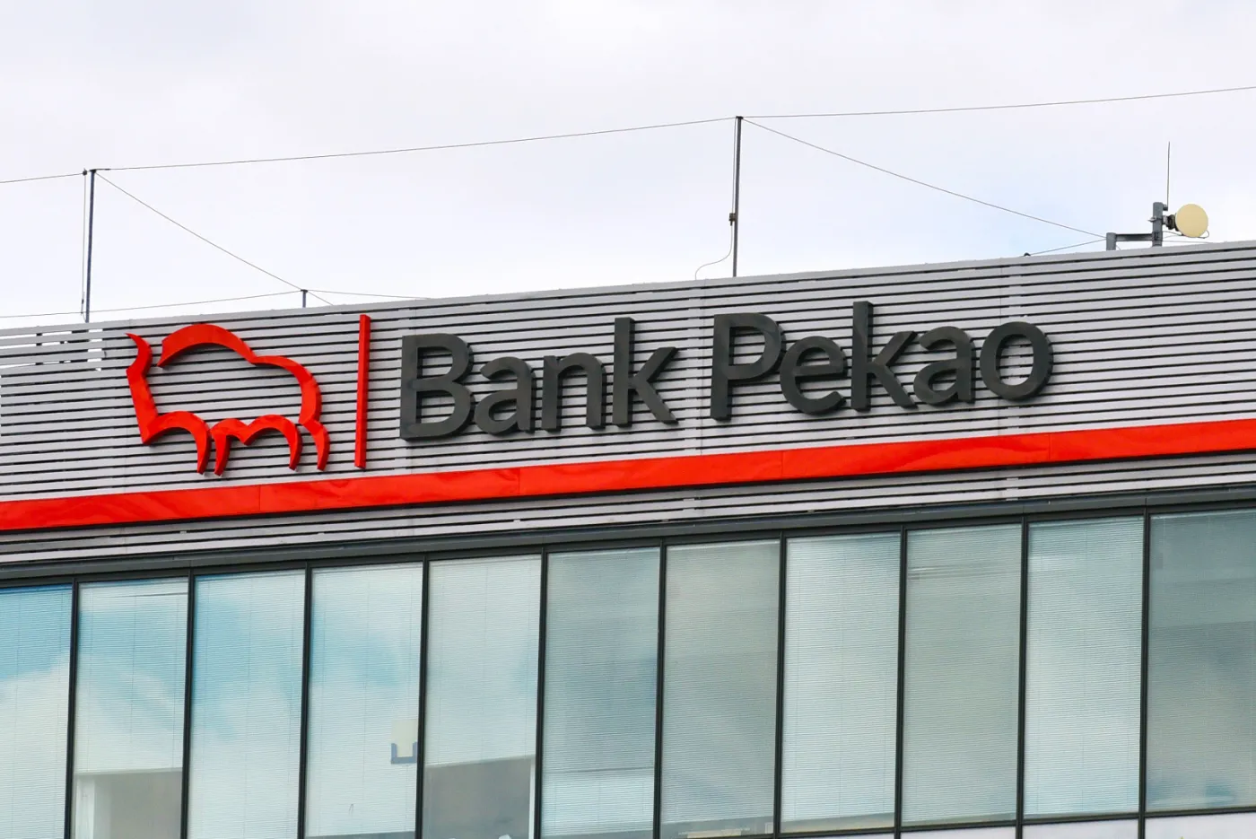 Akcja kredytowa Banku Pekao wzrosła o 0,7% r: r w IV kw., wskaźnik NPL: 5,4%