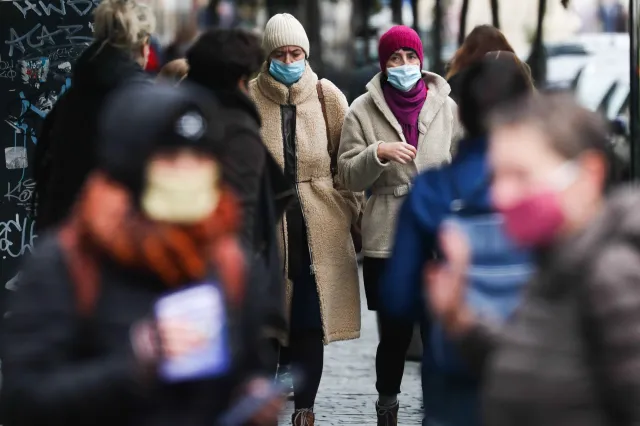 Eksperci: brytyjski wariant koronawirusa bardziej zakaźny nawet o 60 proc.