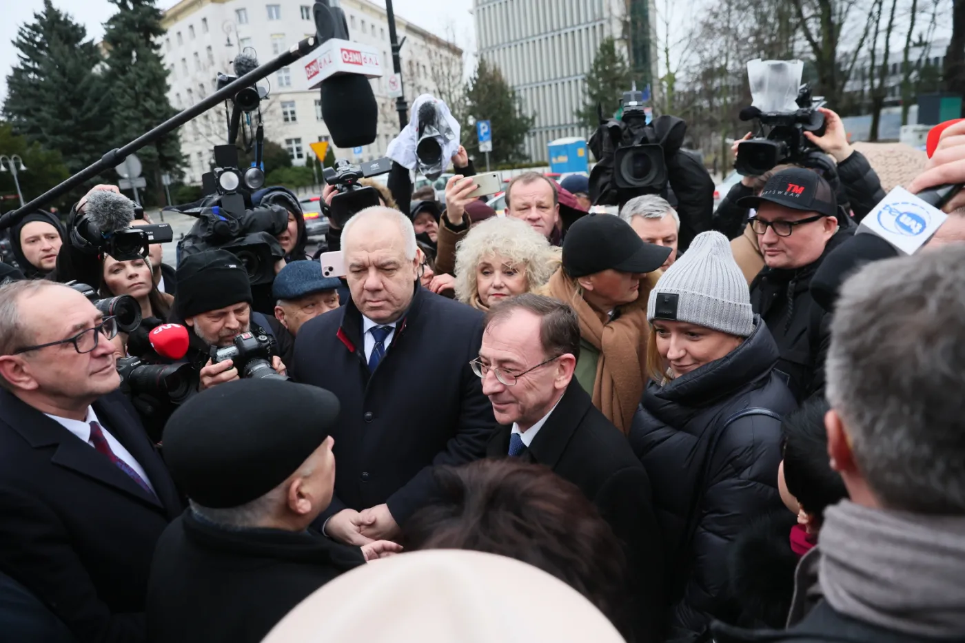 Kamiński i Wąsik pocałowali klamkę