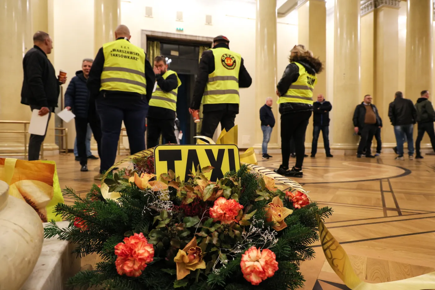 Taksówkarze na wojennej ścieżce z warszawskimi urzędnikami. Lotnisko Chopina ostrzega przed blokadą dróg