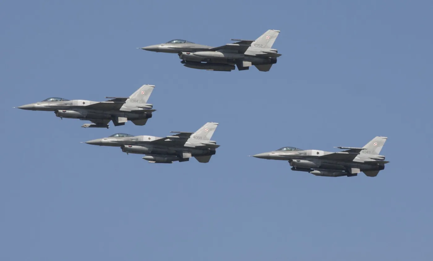 Amerykańskie bombowce B1B nad Polską. Piloci F16 eskortowali ich przelot