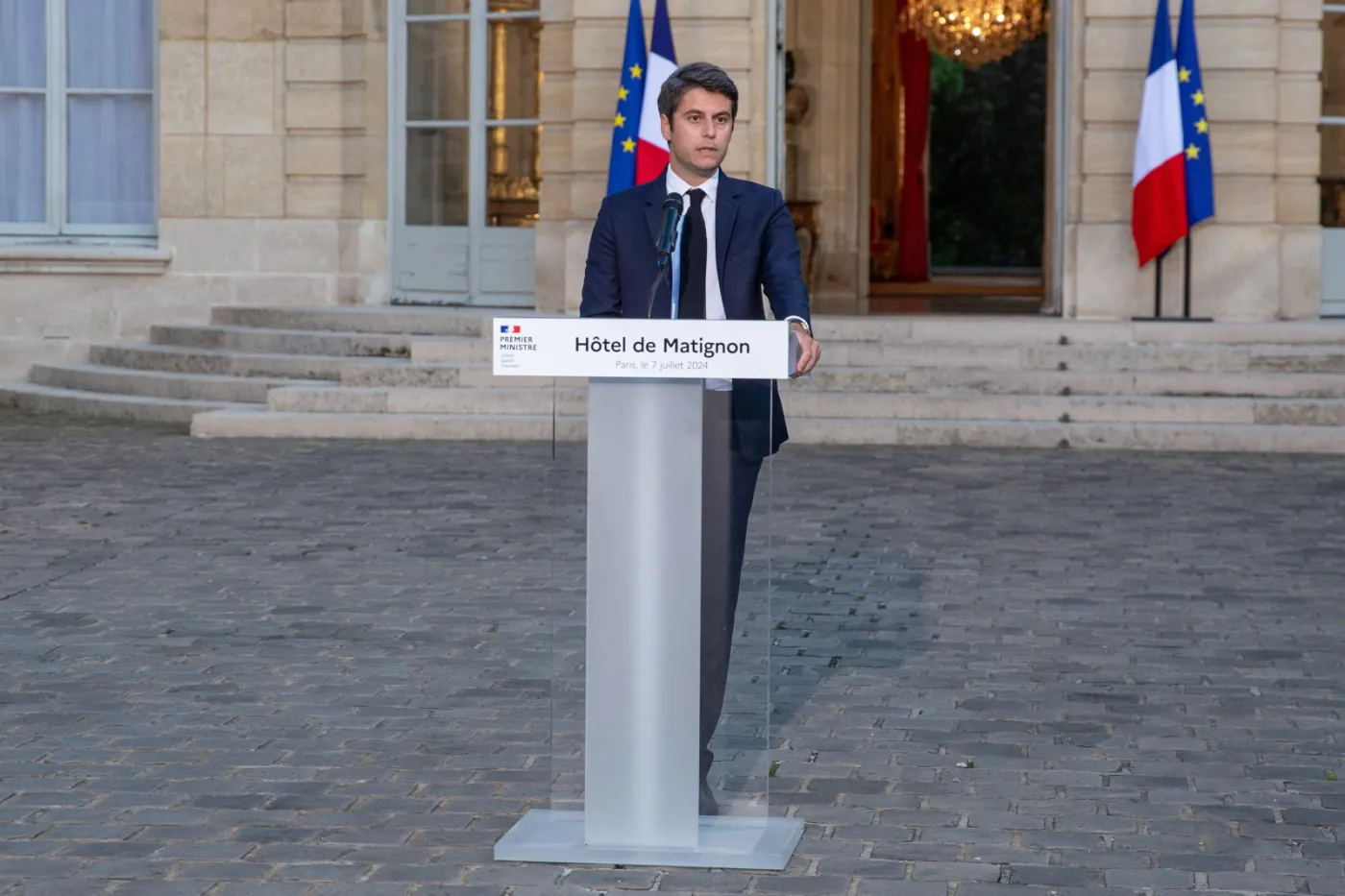 Premier Francji złożył dymisję