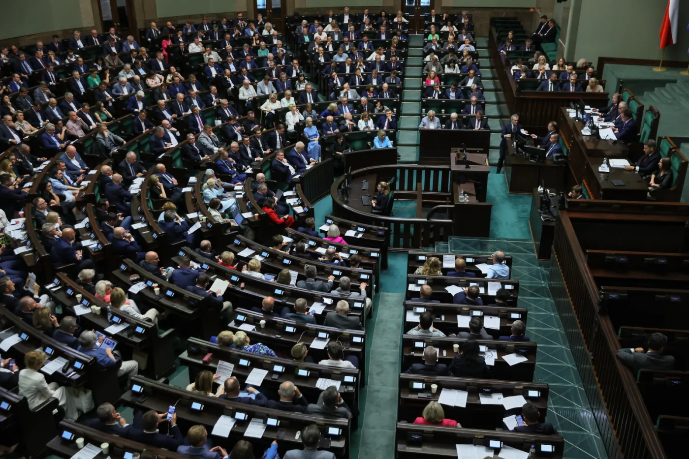 Warszawa, 26.07.2024. Posłowie na sali obrad Sejmu w Warszawie, 26 bm. Sejm udzielił rządowi absolutorium za 2023 r. (jm) PAP/Leszek Szymański