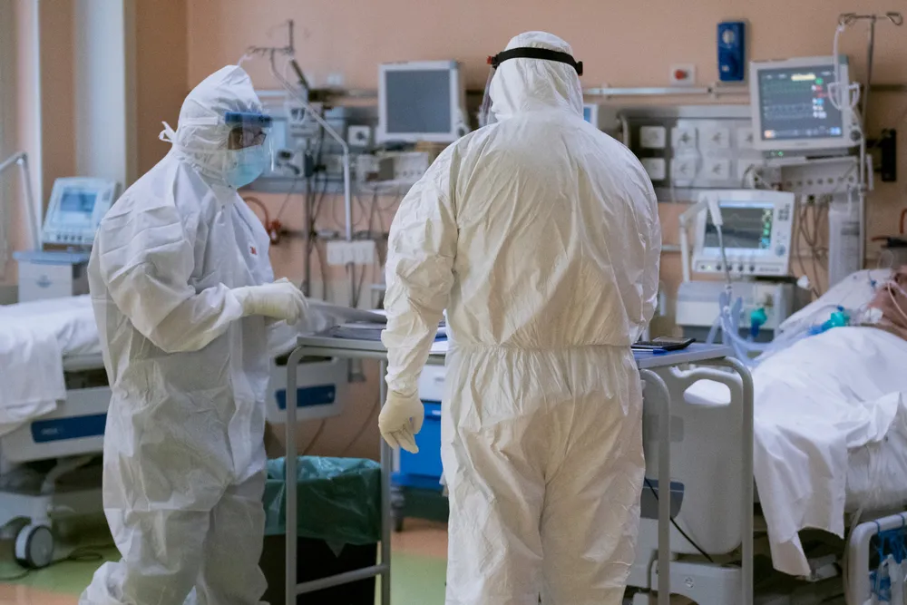 Wirus Covid-19 szaleje na zachodzie USA. Wzrosły statystyki hospitalizacji i zgonów