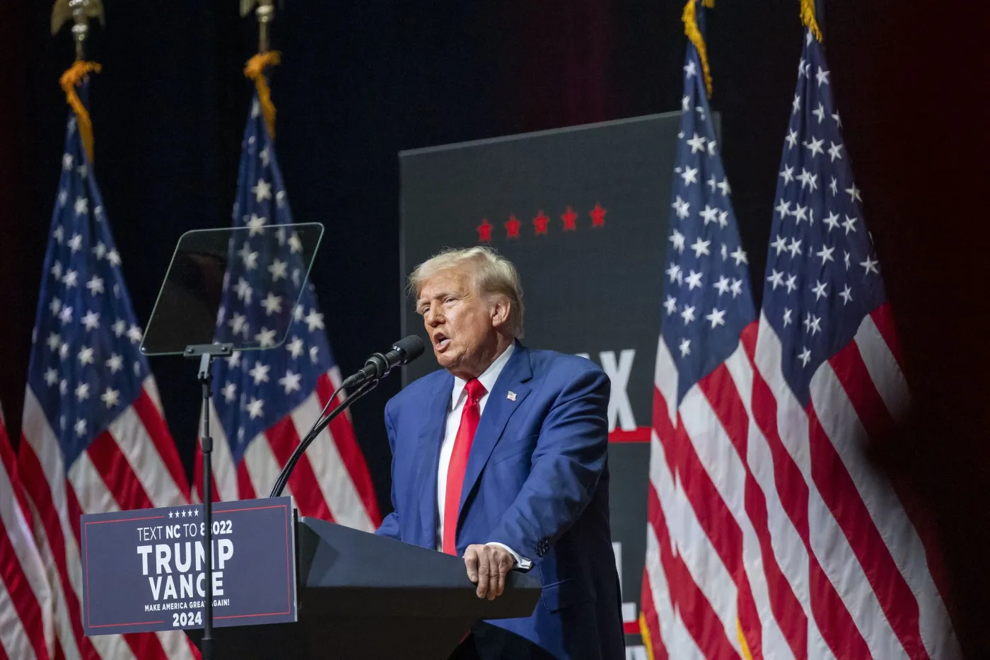 Trump oskarża Kamalę Harris o "pełny komunizm". Wprowadzenie kontroli cen to powrót do ZSRR?