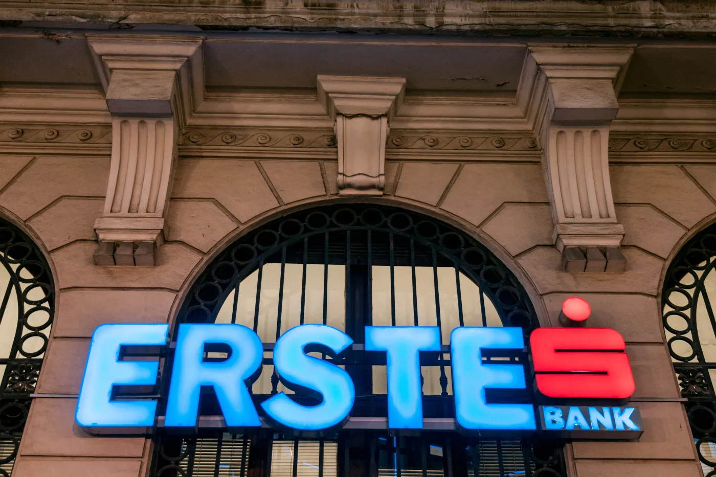 Austriacy przejmują trzeci bank w Polsce. Transakcja warta siedem miliardów euro
