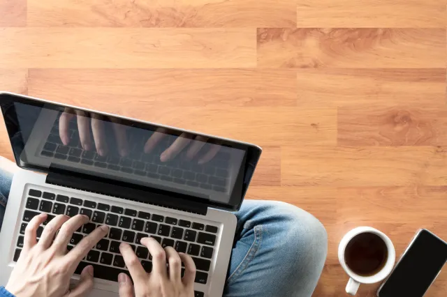 Jaki laptop do szkoły, a jaki na studia? Na te kwestie trzeba zwrócić uwagę