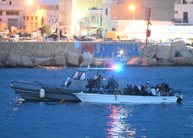 Coraz więcej migrantów na Lampedusie. Agencja Frontex zwiększy wsparcie dla Włoch
