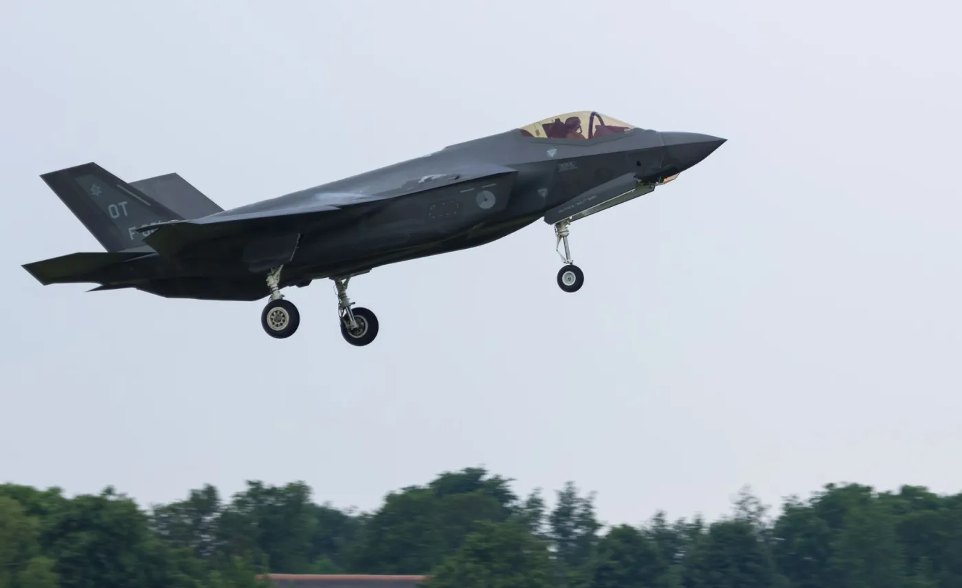 Pokazowy przelot F-35 nad Białym Domem specjalnie dla wizytującego Dudy