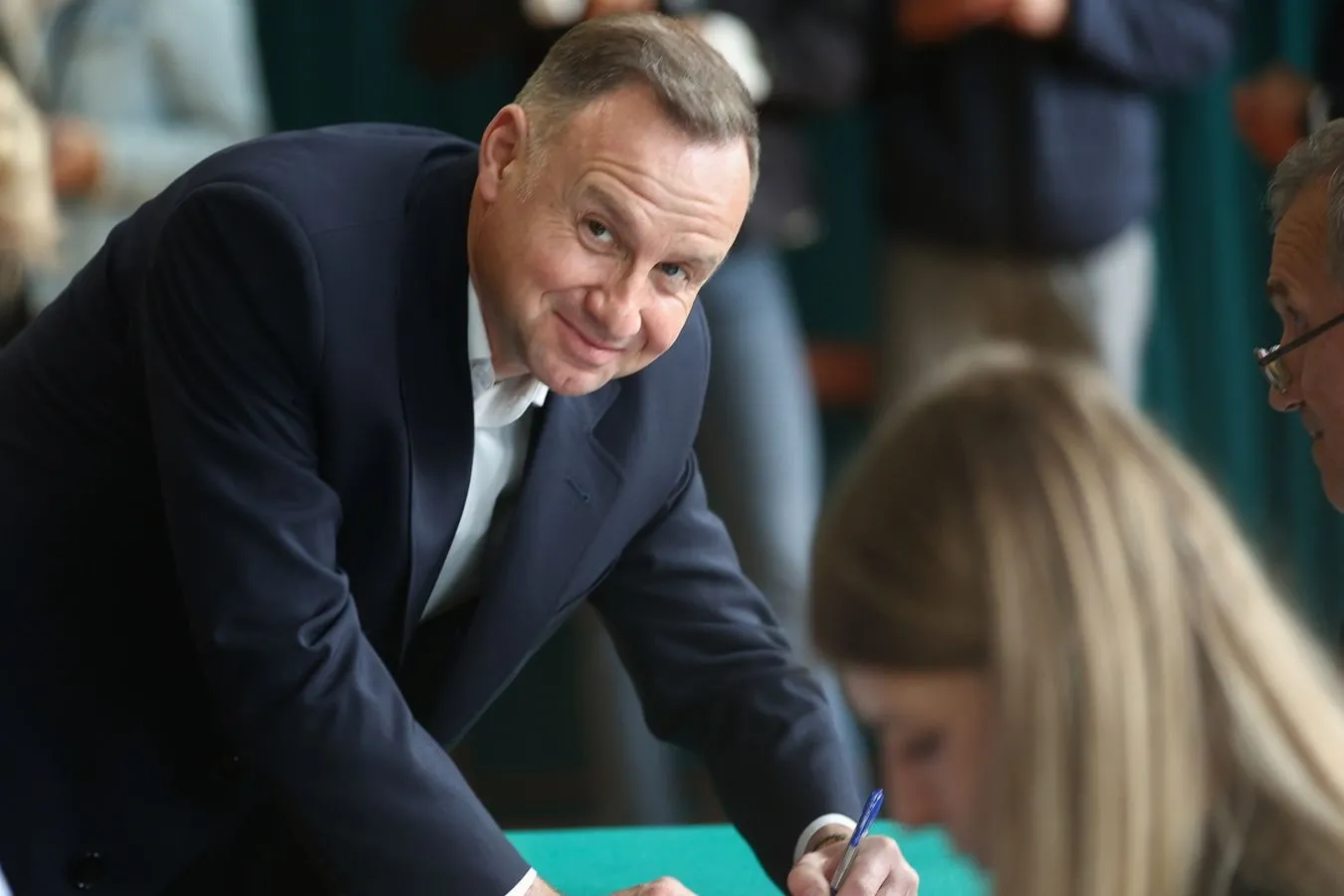 Ocena działalności prezydenta dzieli niemal na pół