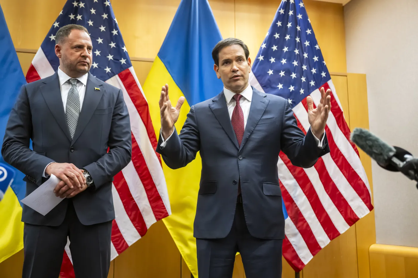 Koniec dyplomatycznej burzy. Nocne oświadczenia USA i Ukrainy ws. planu pokojowego