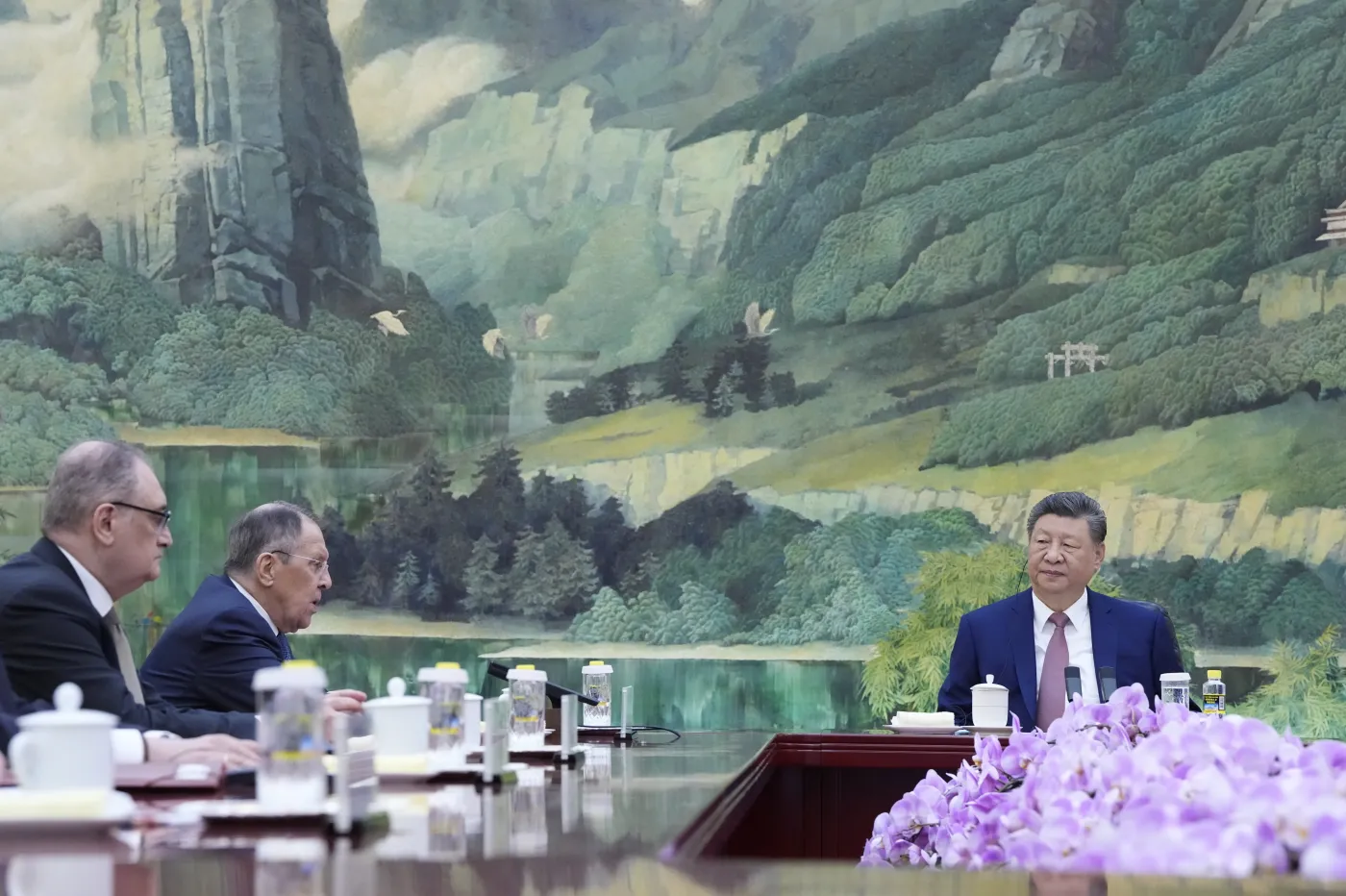 Rosja chce "bezwarunkowo" uzupełnić niedobory surowców w Chinach. Jest deklaracja Ławrowa