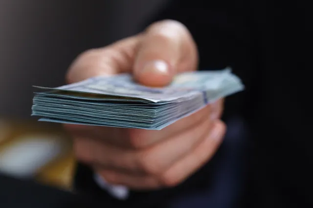 Płacą 12 tys. zł po szkole zawodowej bez doświadczenia. Płatne szkolenie, etat, transport i nocleg za darmo. Oferta ważna do 11 września 2026