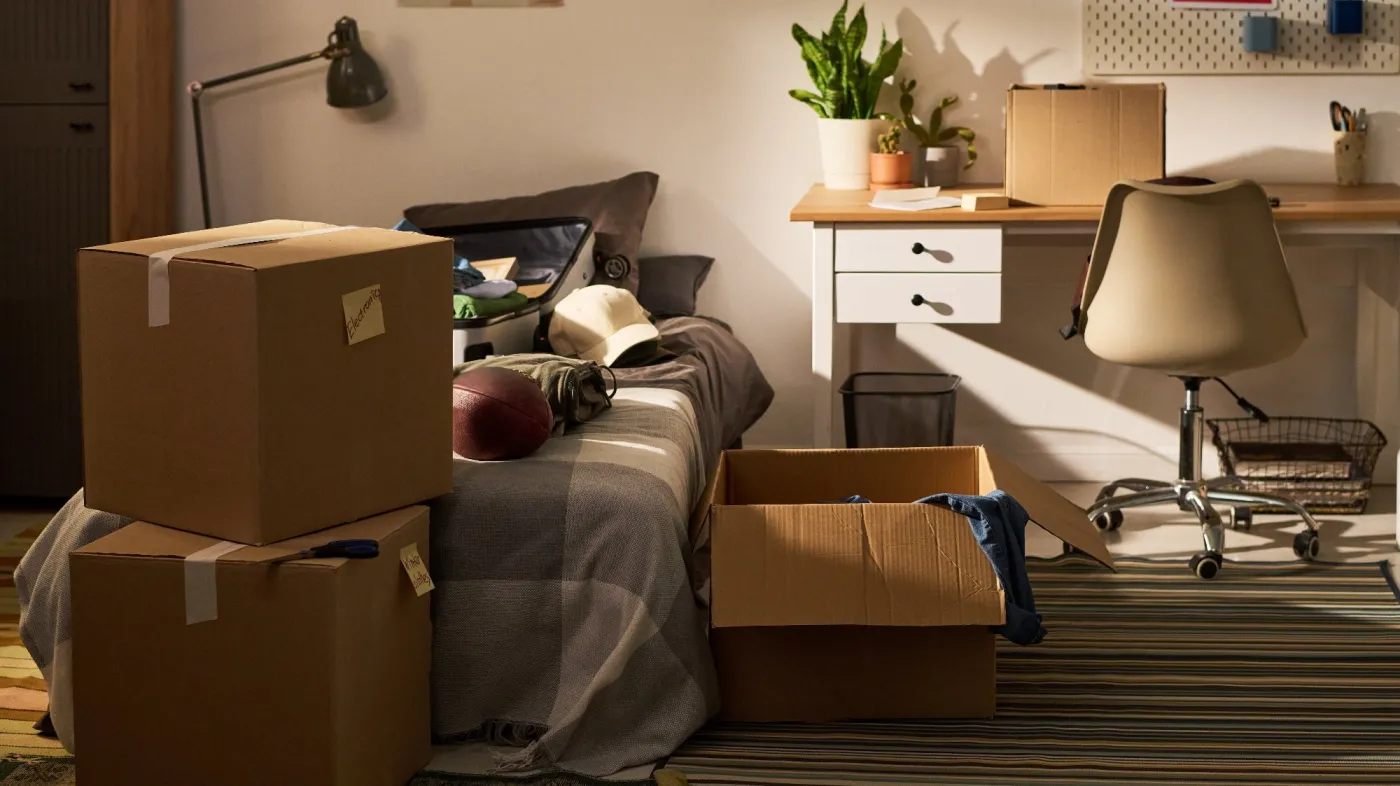 Wide,Shot,Of,Teenager,Bedroom,Showing,Cardboard,Boxes,,Packed,Suitcase,