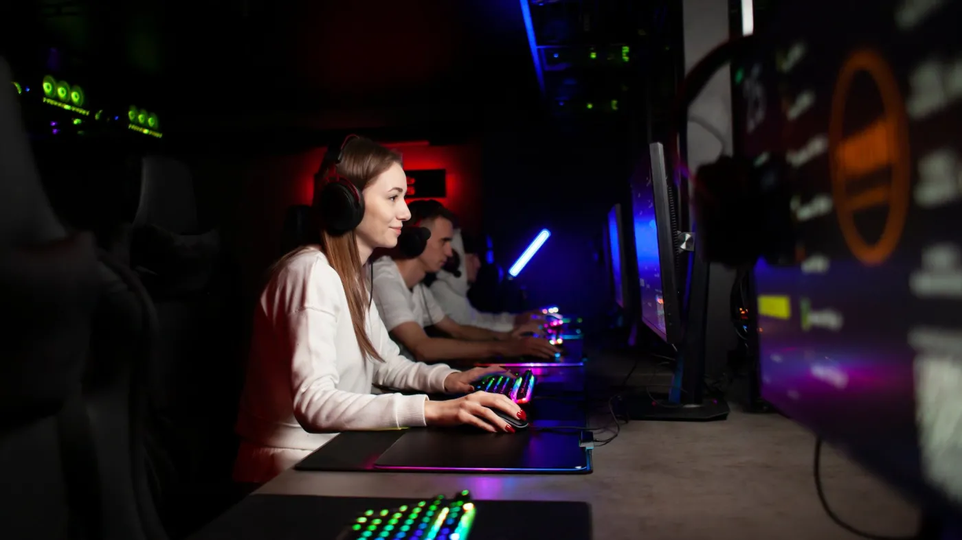 Young,Girl,Gamer,Sits,In,Headphones,In,A,Computer,Club