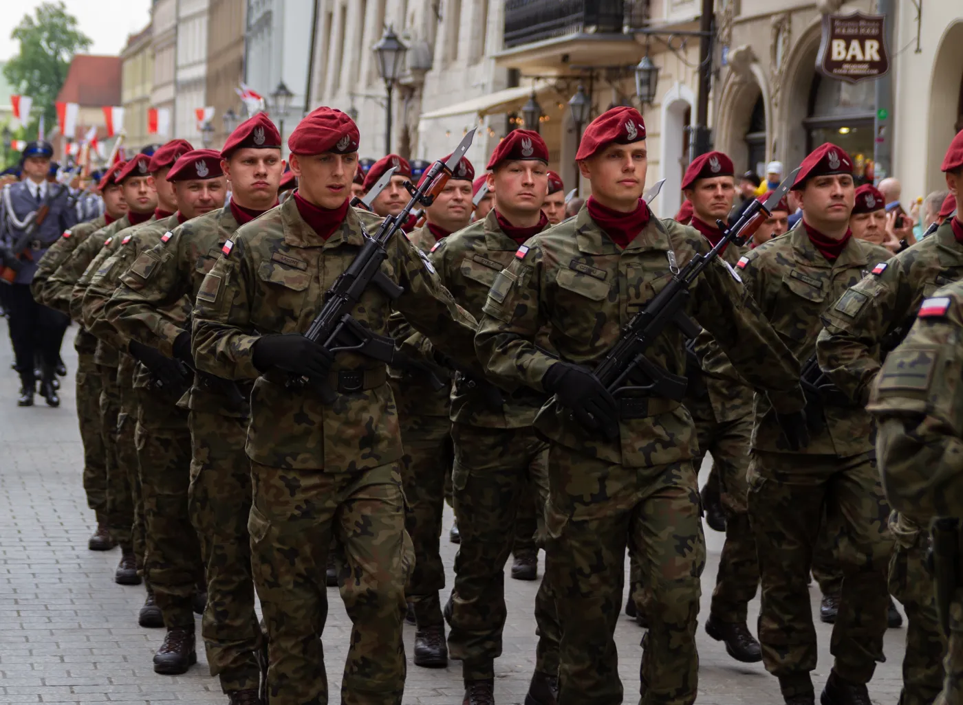 Polska armia - podczas manewrów zapewne zobaczymy na drogach więcej wojska.