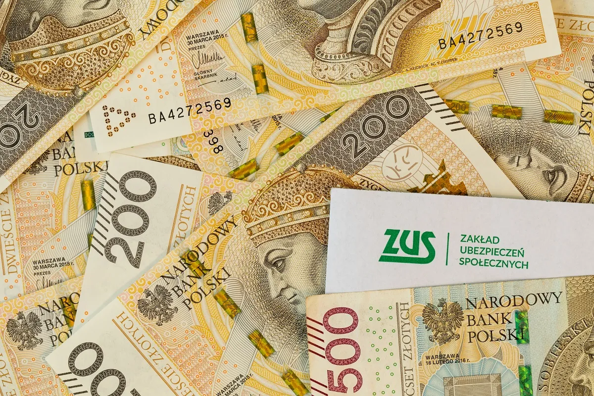 zus zakład ubezpieczeń społecznych pieniądze gotówka