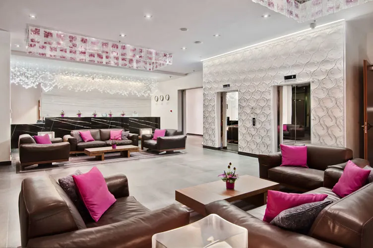 356833-gdnhghi-lobby1.jpg
