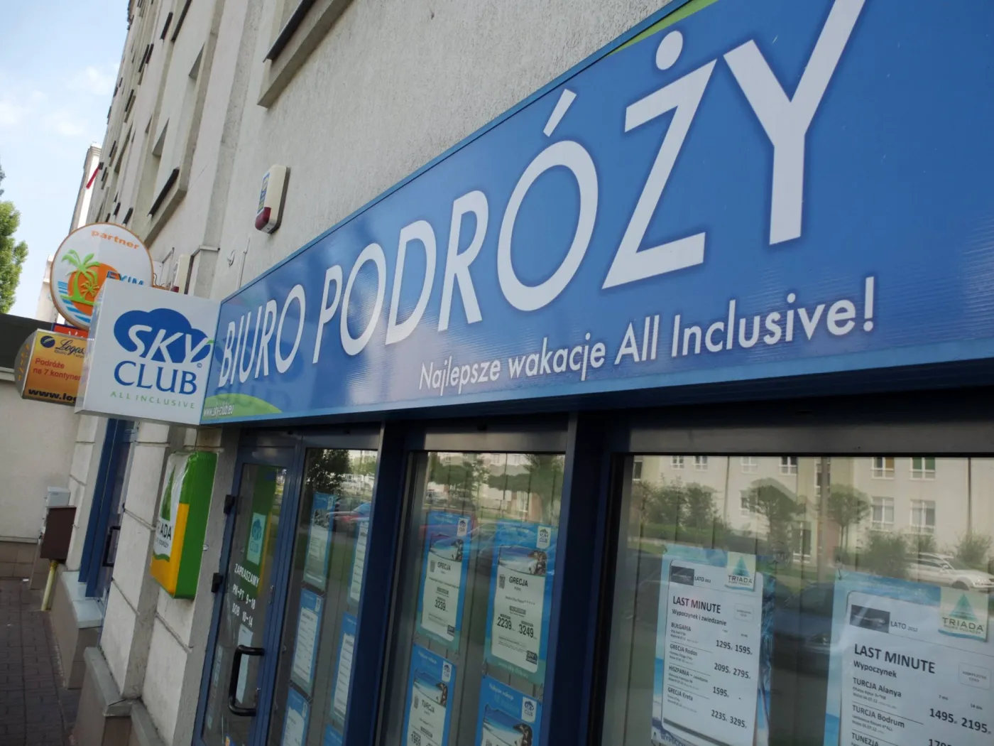 Siedziba upadłego biura podróży Sky Club.
