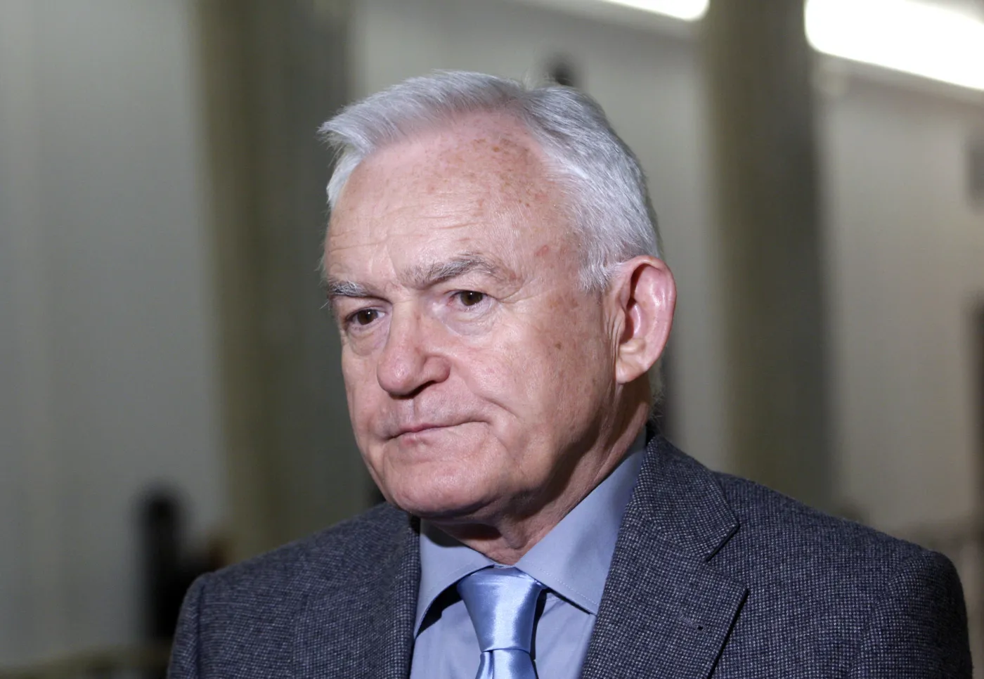 Miller: należy rozpocząć dyskusję na temat euro