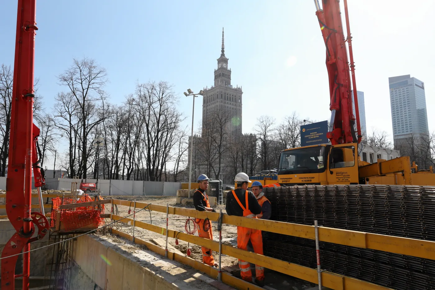 Budowa II linii metra w Warszawie: Zdjęcia z budowy stacji Świętokrzyska i Stadion