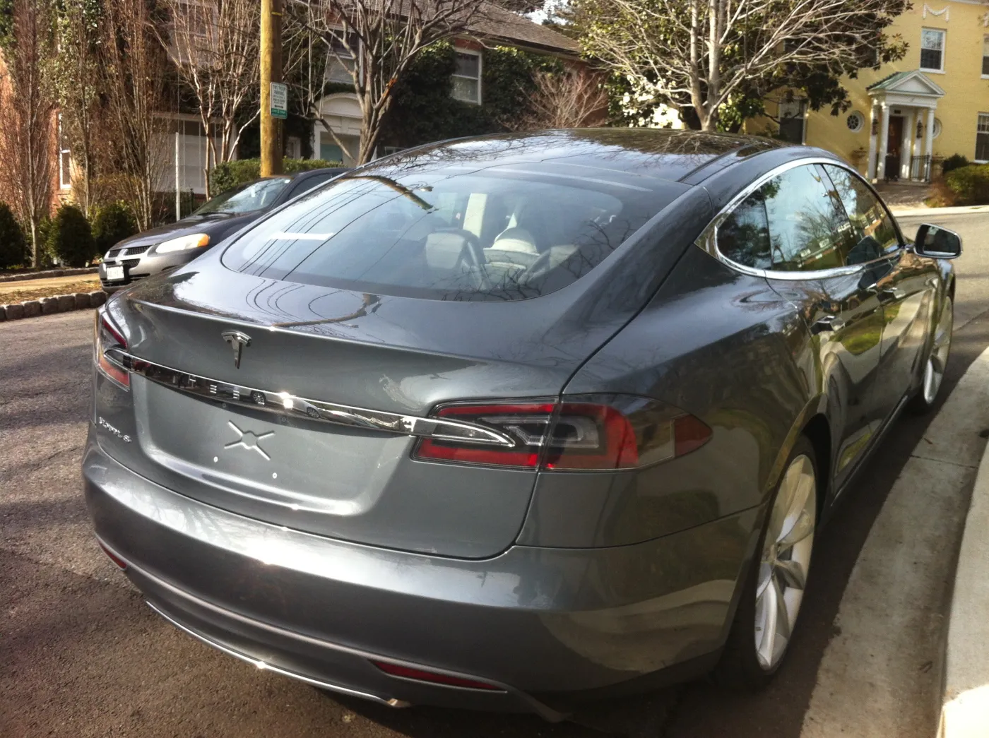 1826993-tesla-model-s.jpg