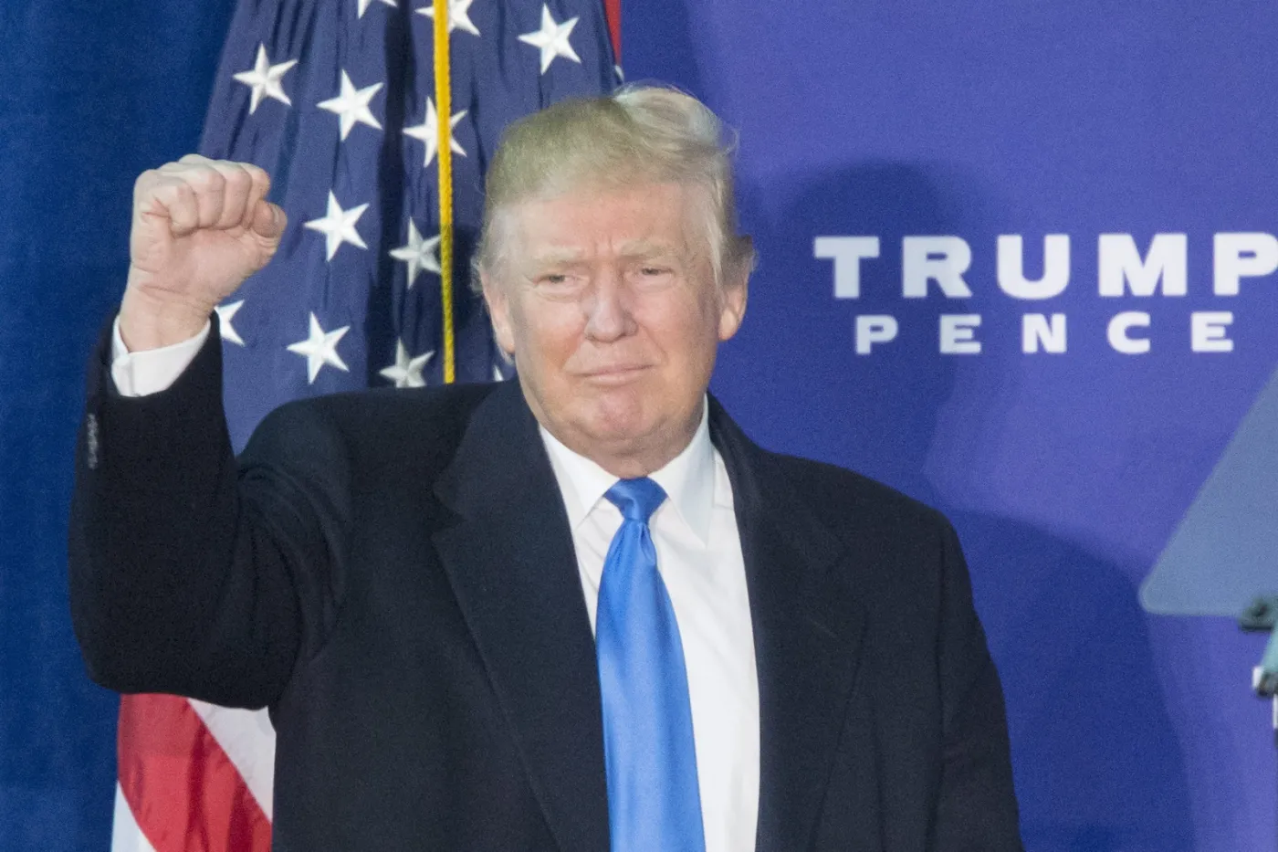 Kontrakty na Wall Street nurkują. Szanse Trumpa na zwycięstwo rosną