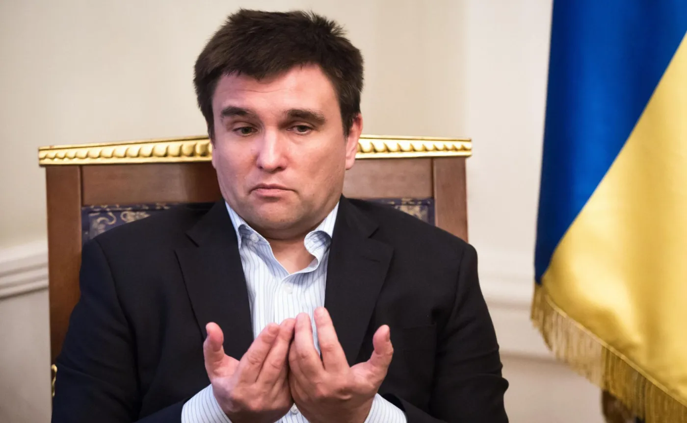 Porządki Zełenskiego. Szef MSZ Ukrainy podaje się do dymisji