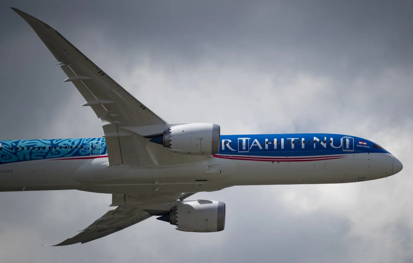 4247654-boeing-787-9.jpg