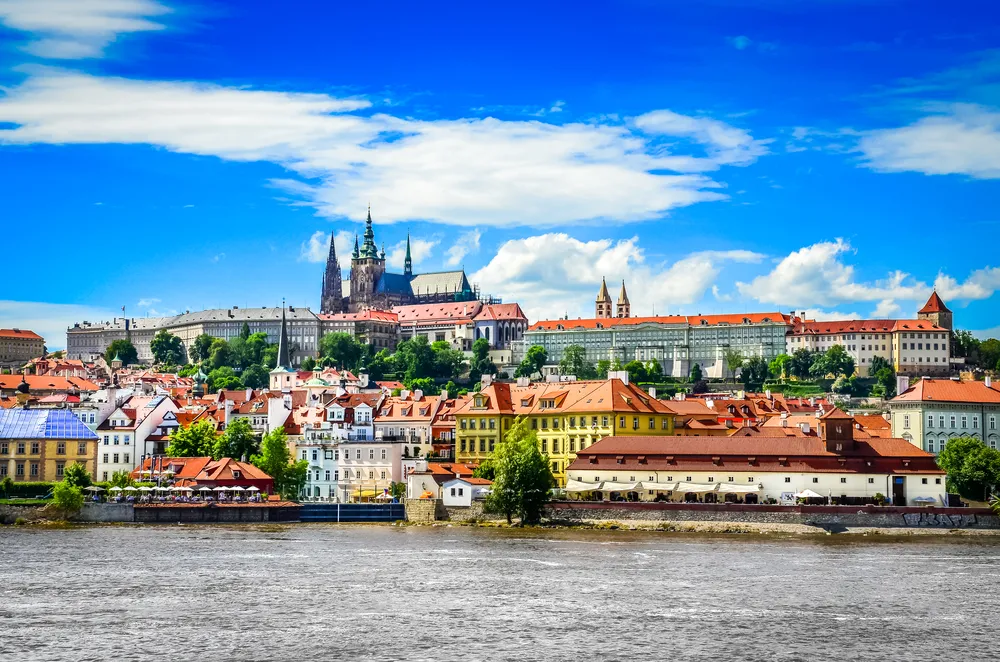 Czechy znów pod ostrzałem. MSW obrywa za ośrodki dla imigrantów