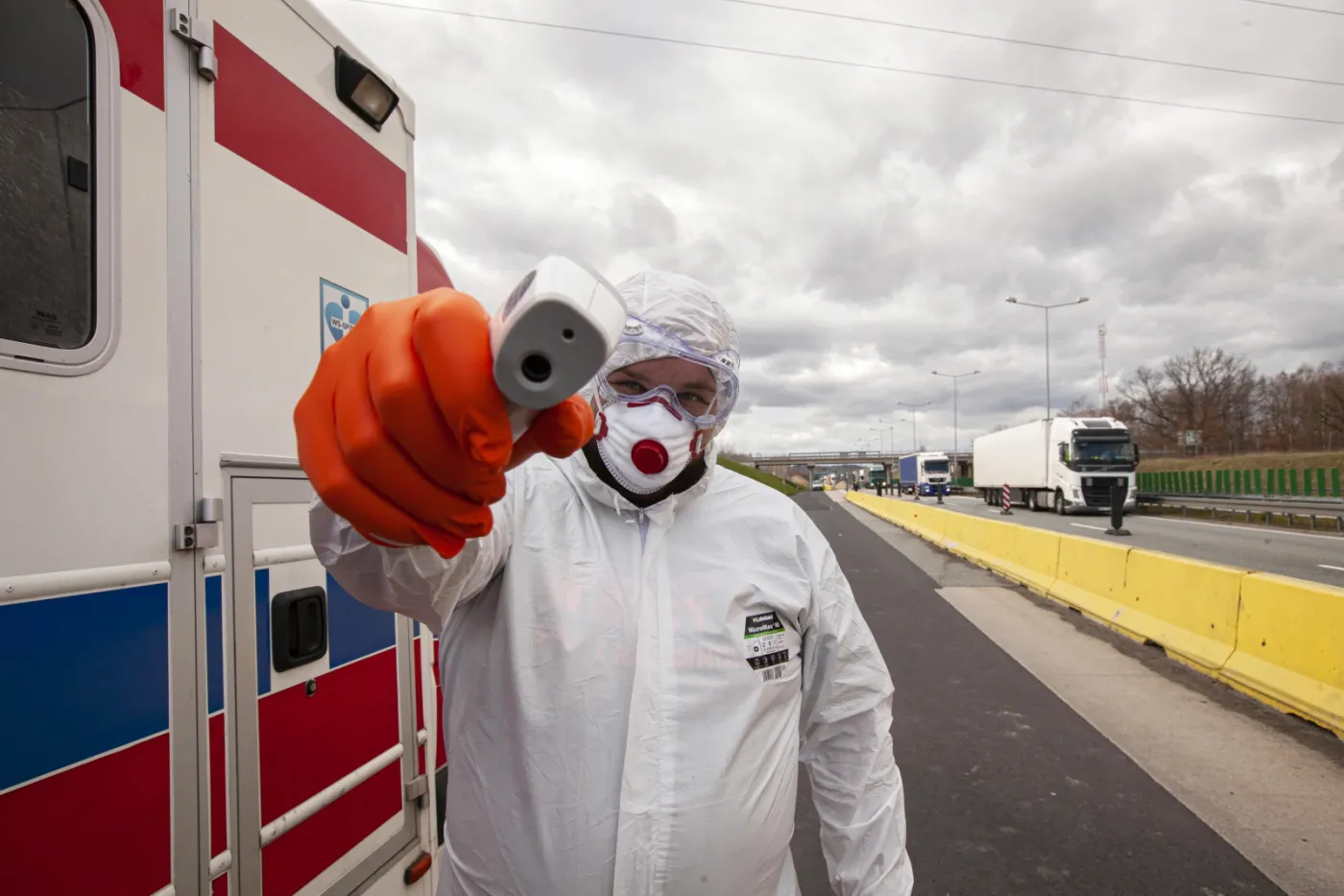 Stan zagrożenia epidemicznego w Polsce: Kwarantanna, wstrzymane połączenia