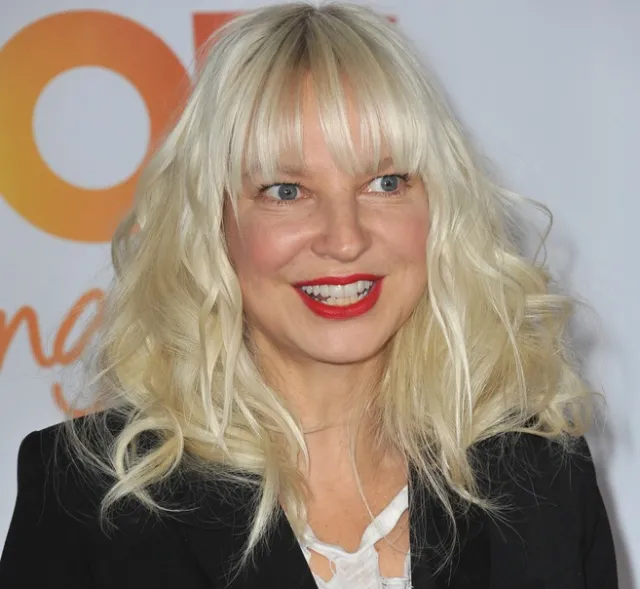 Sia debiutuje jako reżyserka filmem „MUSIC”. W obsadzie Kate Hudson i Maddie Ziegler