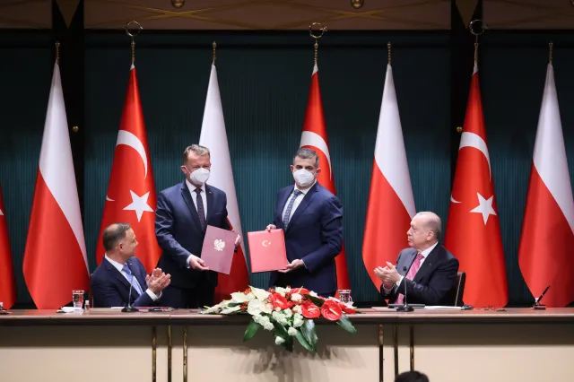 Tonący Turka się chwyta. Polska polityka zagraniczna na niebezpiecznym zakręcie