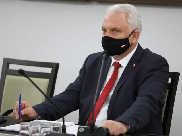 III fala koronawirusa jest już w Polsce. Dane z niedzieli to wzrost o 1300 zakażeń