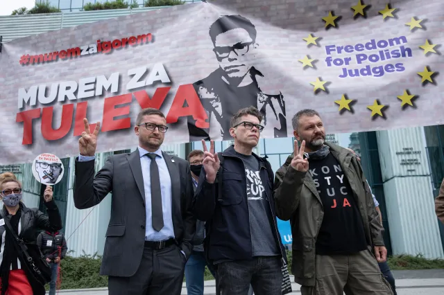 Kolejne zarzuty dyscyplinarne dla sędziów Juszczyszyna i Żurka