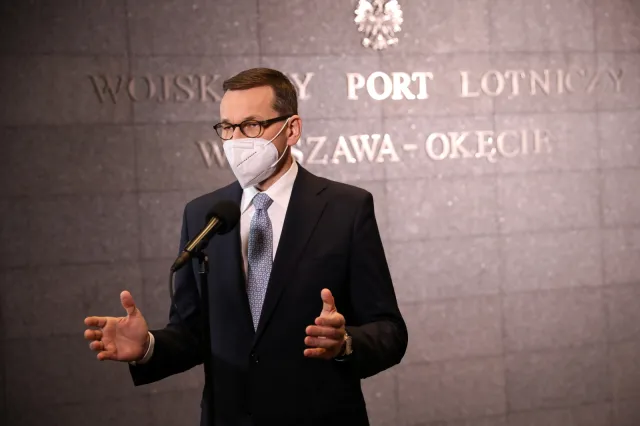 Morawiecki po spotkaniu z Macronem: Wzywamy KE, żeby egzekwować pozyskanie szczepionek